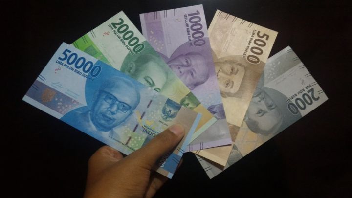 Rupiah Melemah Mencapai Rp16.870 per Dolar Amerika di Pagi Rabu!