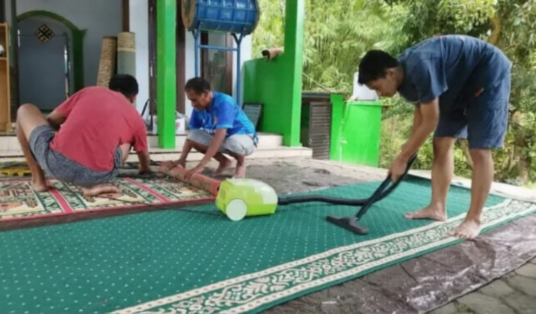 Sambut Ramadhan, Warga Banyuwangi Gelar Bersih